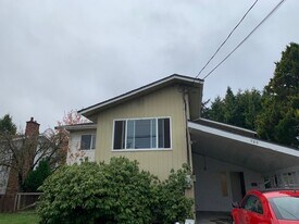 789 Arncote Ave in Victoria, BC - Building Photo