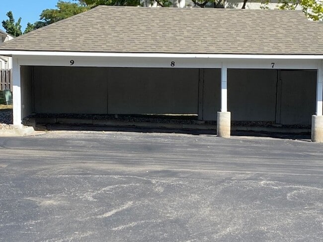 5870 Shawnee Mission Park in Shawnee, KS - Building Photo - Building Photo
