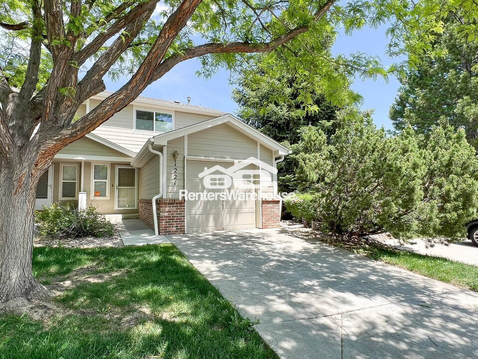 1221 Warrior Way in Lafayette, CO - Building Photo
