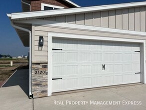 Modern 3 Bedroom 2.5 Bathroom Townhome in Sioux Falls, SD - Building Photo - Building Photo
