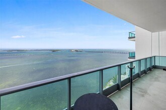 1331 Brickell Bay Dr in Miami, FL - Building Photo - Building Photo