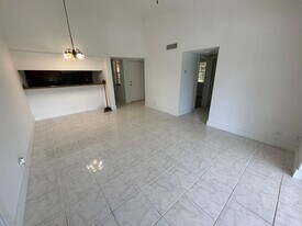 11592 NW 43rd Ct in Coral Springs, FL - Building Photo