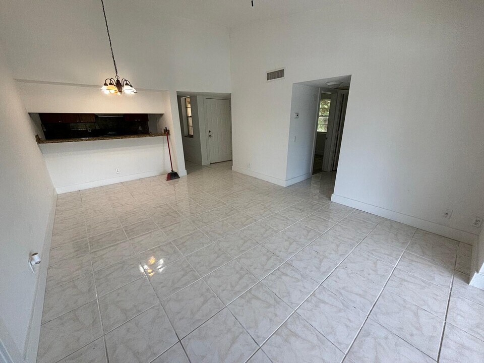 11592 NW 43rd Ct in Coral Springs, FL - Building Photo