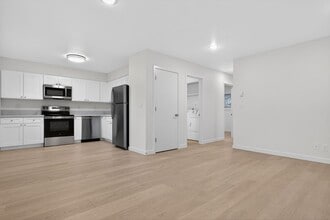 Woodstock Manor in Portland, OR - Building Photo - Interior Photo