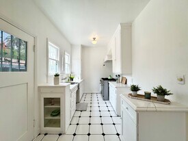 221 S Gramercy Pl in Los Angeles, CA - Building Photo
