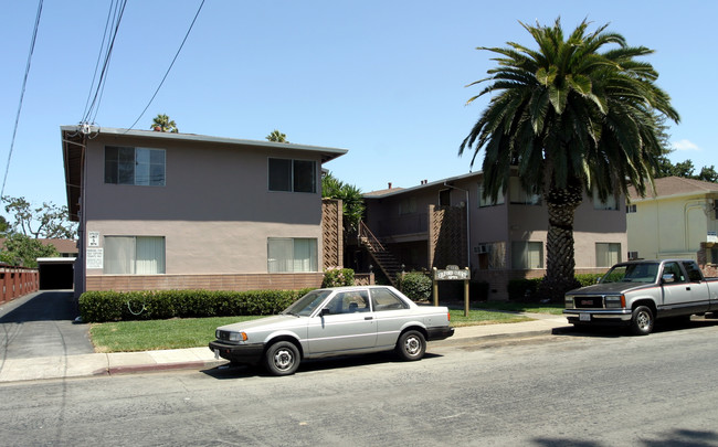 Oxford Court Apartments in Redwood City, CA - Foto de edificio - Building Photo