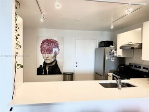 1020 Meridian Ave in Miami Beach, FL - Building Photo - Building Photo