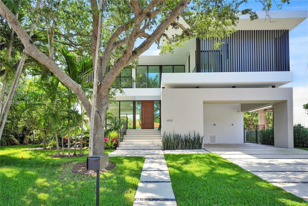 100 Hampton Ln in Key Biscayne, FL - Building Photo