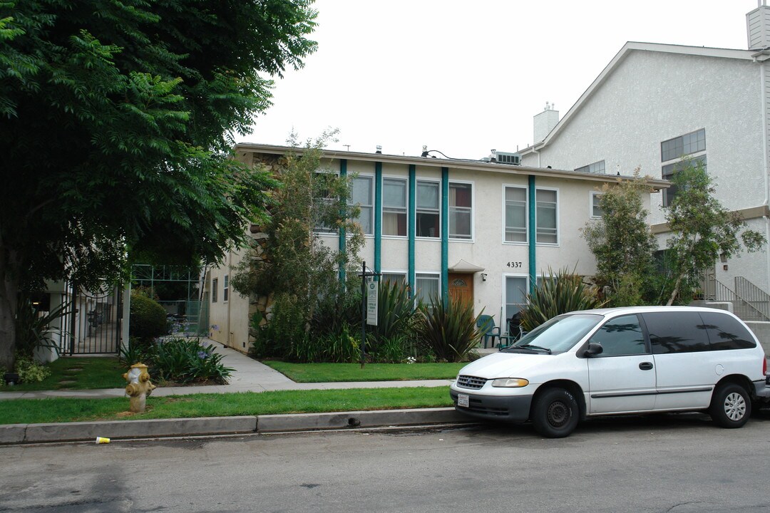 4337 Mammoth Ave in Sherman Oaks, CA - Building Photo