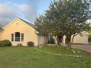 803 Palos Verdes Dr in Lakeway, TX - Building Photo - Building Photo