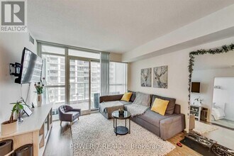 15 Singer Ct in Toronto, ON - Building Photo - Building Photo
