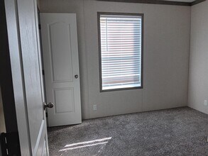 388 Sterling Dr in Dimondale, MI - Foto de edificio - Building Photo