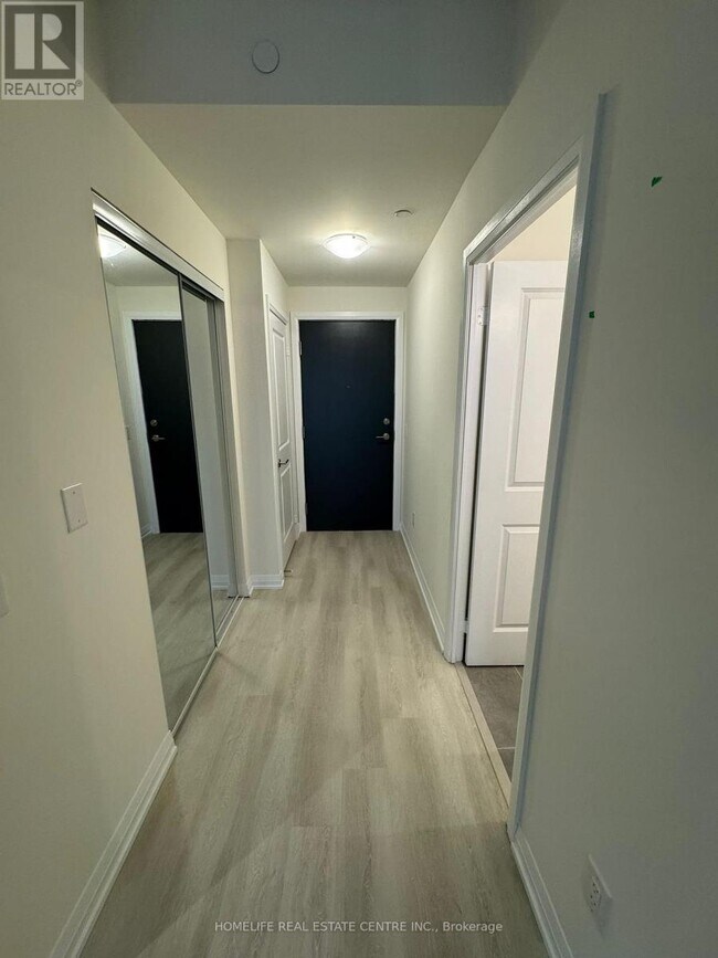 3270 Sheppard Ave E in Toronto, ON - Building Photo - Building Photo