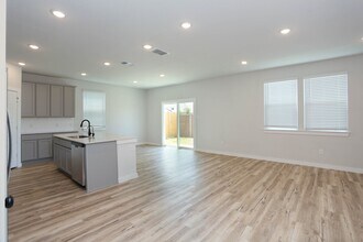 5935 W Hausman Rd-Unit -#38 in San Antonio, TX - Building Photo - Building Photo
