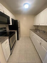800 SW 131st Ave in Pembroke Pines, FL - Building Photo