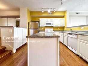 2016 Oxford Ln in Louisville, CO - Foto de edificio - Building Photo