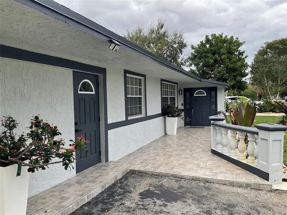 4795 NW 4th St in Plantation, FL - Building Photo