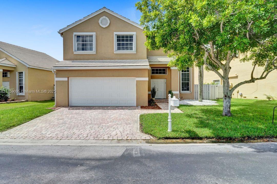 285 Bridgeton Way in Weston, FL - Building Photo