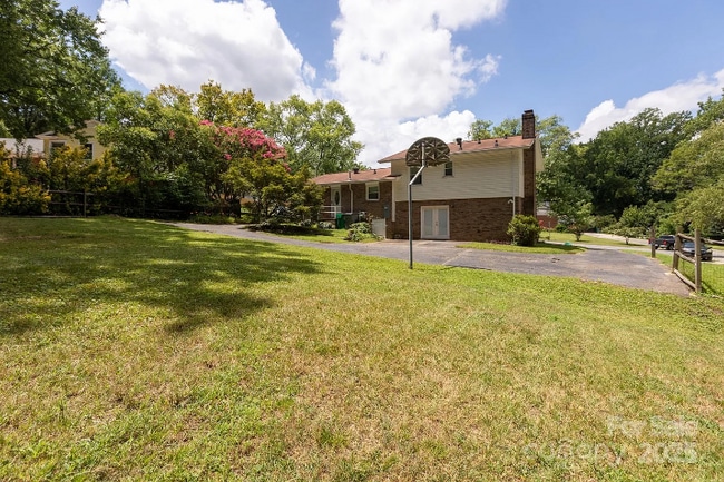 1533 Bonnie Ln in Charlotte, NC - Building Photo - Building Photo