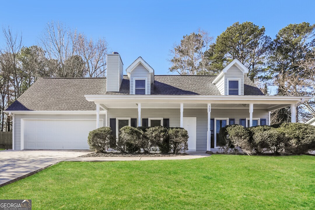 369 Hillridge Dr in Lawrenceville, GA - Building Photo