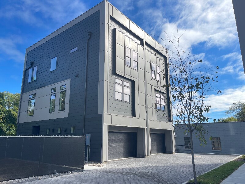 107 E 9th St in Columbia, TN - Foto de edificio