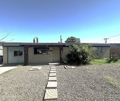10008 Nesbit Ave in El Paso, TX - Building Photo