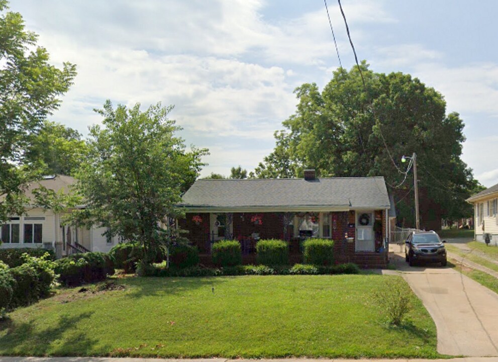 1110 S Church St in Burlington, NC - Building Photo