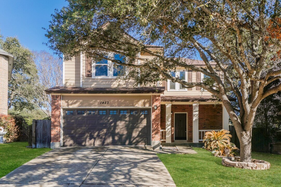 1423 View Top in San Antonio, TX - Building Photo