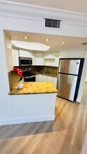8235 Lake Dr in Doral, FL - Building Photo - Building Photo