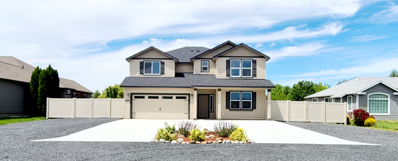 8295 Diamond Point Cir NE in Moses Lake, WA - Building Photo