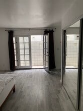 313 Ocean Front Walk, Unit 3 in Venice, CA - Building Photo - Building Photo