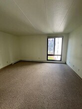 7290 W Dean Rd in Milwaukee, WI - Building Photo - Building Photo