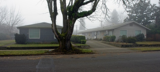 421-429 C St in Springfield, OR - Building Photo - Building Photo