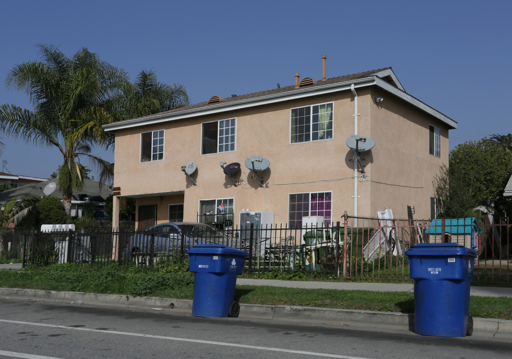 254 E 120th St in Los Angeles, CA - Building Photo