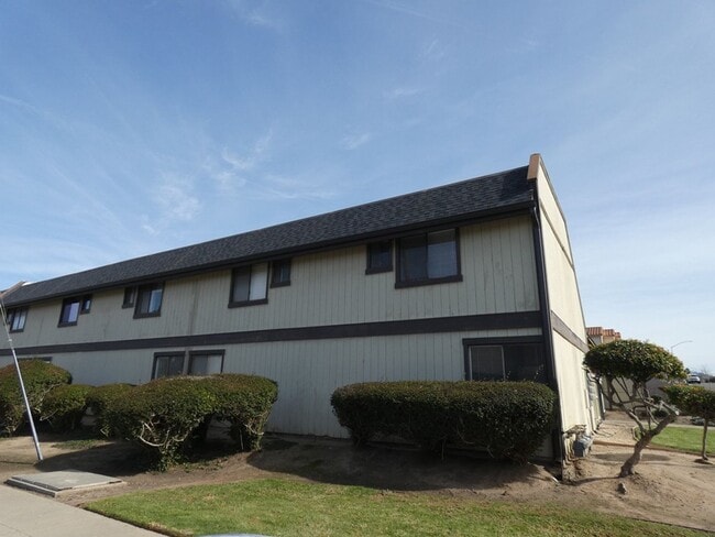 1960 McClelland St in Santa Maria, CA - Building Photo - Building Photo