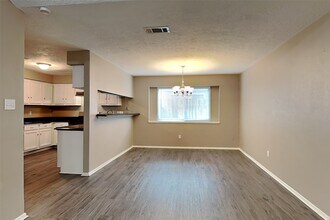 9906 Dornoch Dr in Houston, TX - Building Photo - Building Photo