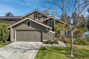 27 Lakeside in Irvine, CA - Building Photo