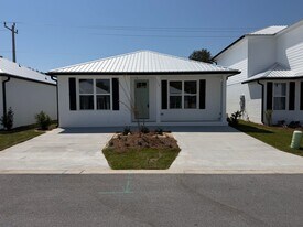 115 Penny Ln in Valparaiso, FL - Building Photo