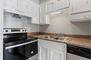 Madison Gardens in Madison, TN - Building Photo