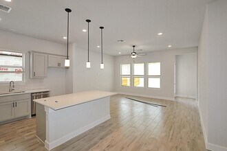 12805 Stanford Dr in Austin, TX - Building Photo - Building Photo