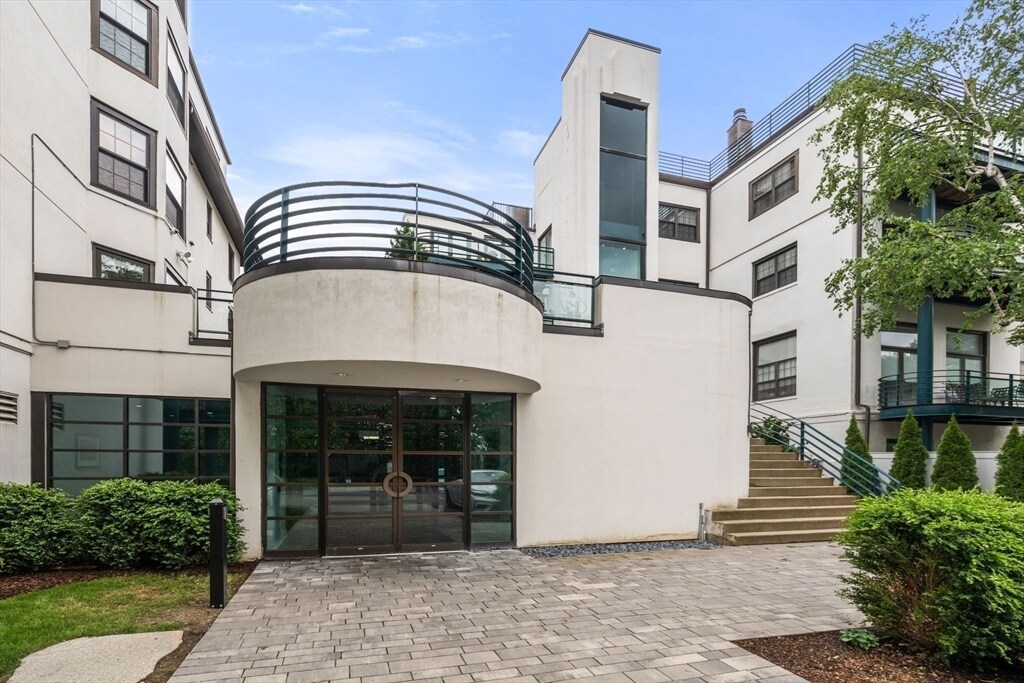 227 Summit Ave in Brookline, MA - Building Photo