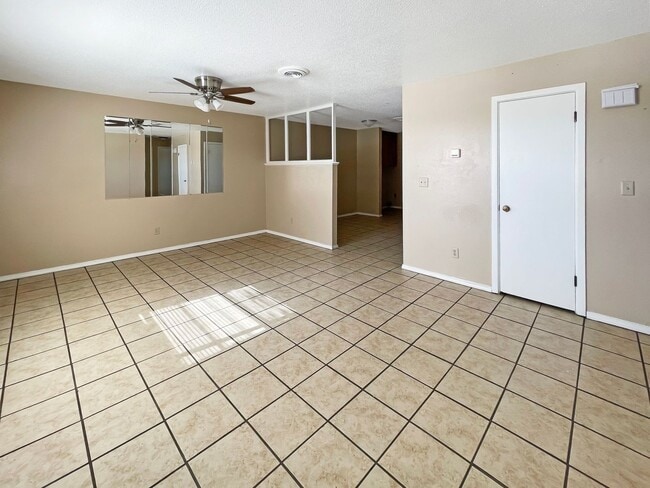 614 E Sunset Dr in Hobbs, NM - Building Photo - Building Photo