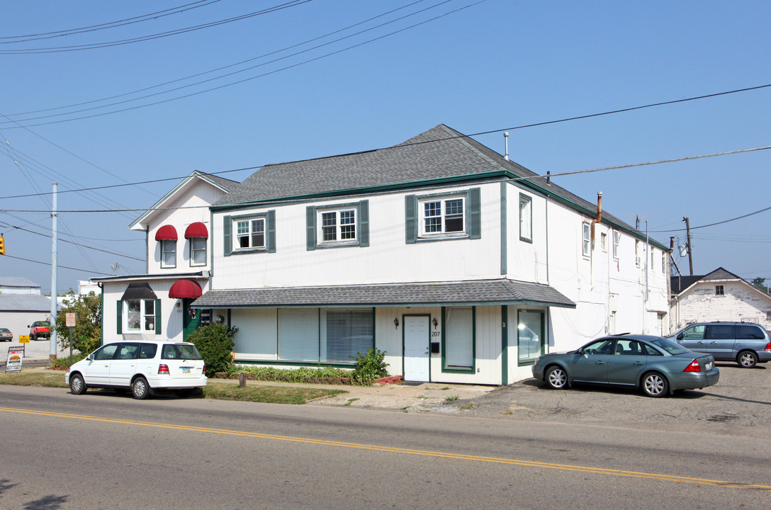 207-209 W Gambier St in Mount Vernon, OH - Building Photo