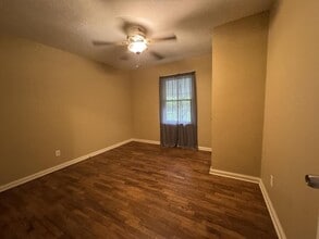 2328 E Manchester St in Springfield, MO - Building Photo - Building Photo