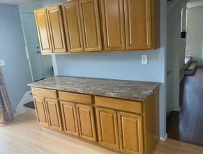 260 Crabtree Ct in Basking Ridge, NJ - Foto de edificio - Building Photo