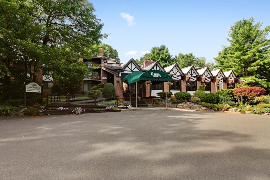 Oxford Heights in Albany, NY - Foto de edificio