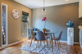 906 N Kings Rd, Unit #1 in West Hollywood, CA - Building Photo - Building Photo