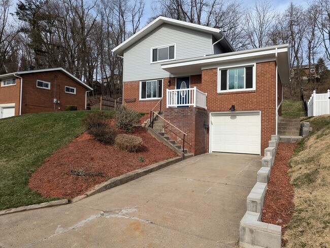 118 Gilmore Dr in Pittsburgh, PA - Building Photo - Building Photo