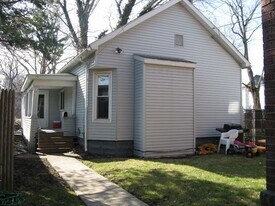 225 1/2 W 18th St in Erie, PA - Building Photo