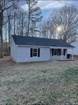 60 Southbrook Dr in York, SC - Building Photo